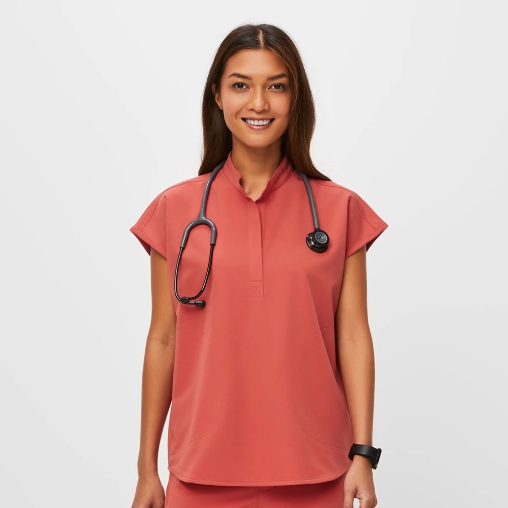 Figs Rafaela top S and Zamora high waisted jogger L set in clay